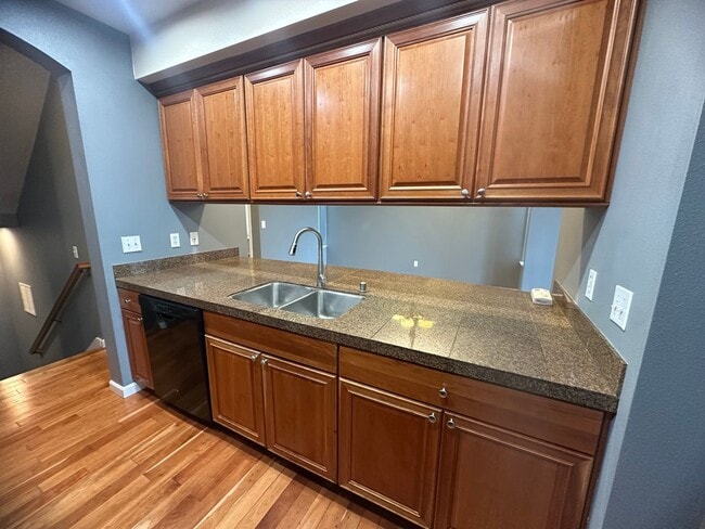 Building Photo - Charming 3 BD, 2 BA in Tacoma!