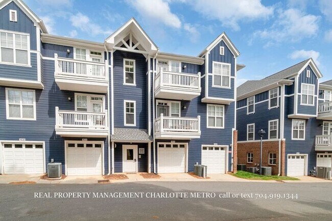 Foto del edificio - Charming 2 Bed, 2 Bathroom city Retreat Near Uptown Charlotte & Greenway Access