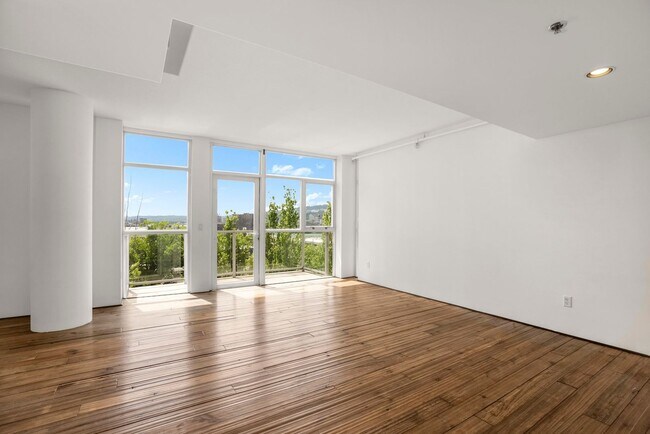 Foto del edificio - 533 NE Holladay St