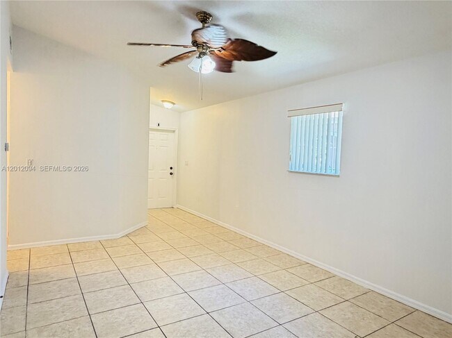 Building Photo - 1300 SE 31st Ct