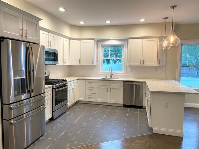 Brand new kitchen appliances - 48 Woodlawn Ave