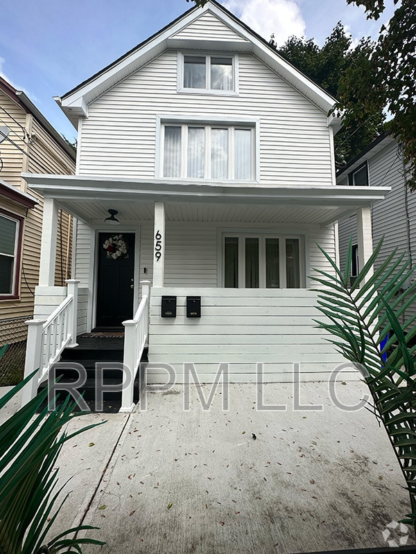 Building Photo - 659 Nassau St