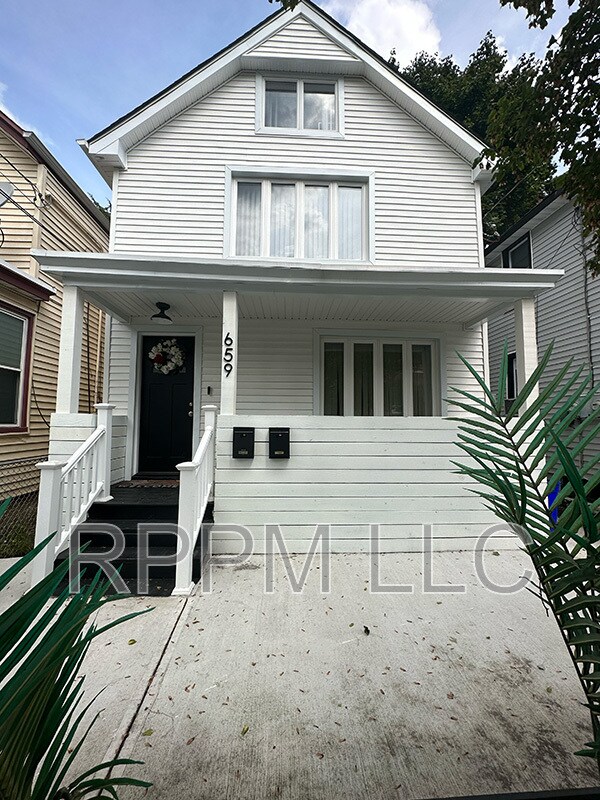 Primary Photo - 659 Nassau St