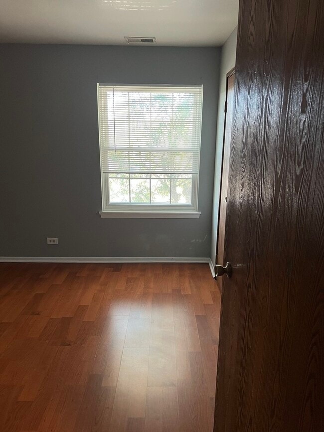 Foto del edificio - 1205 Wyndham Ct