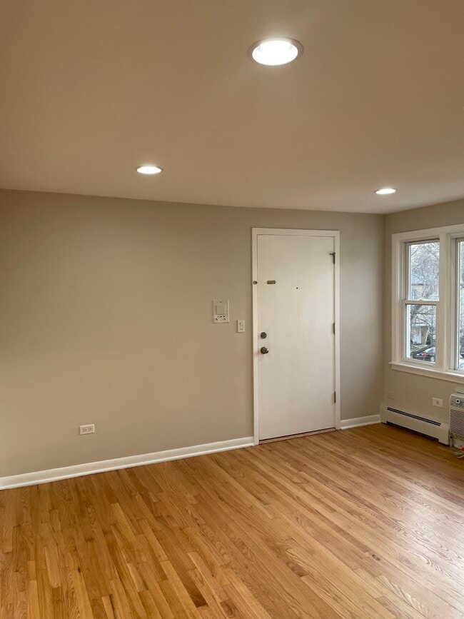 Living room - 8708 W Berwyn Ave