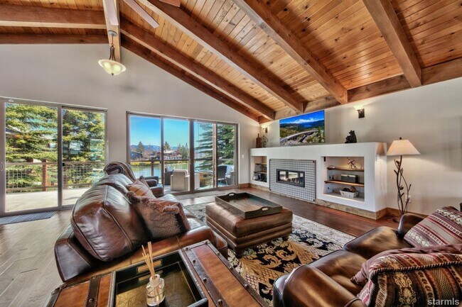 Foto del edificio - Beautiful pet friendly home with amazing views and private boat dock avail. Now! W/ lots of extra...