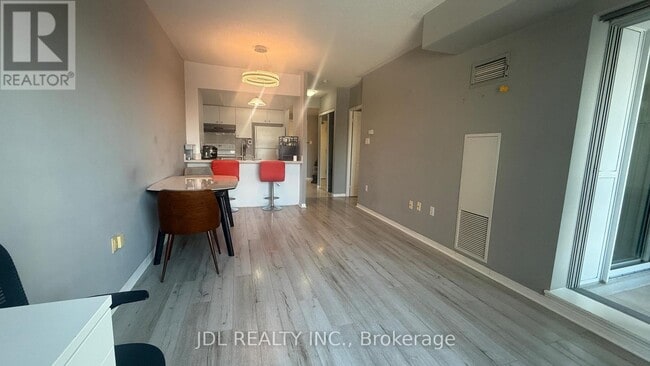 Building Photo - 887 Bay St.