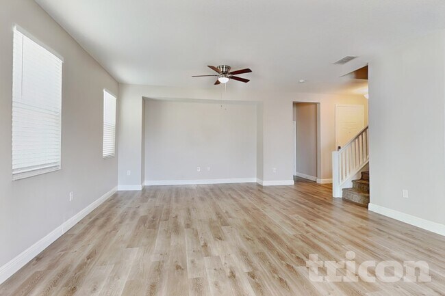 Foto del edificio - 7105 Feather Wood Dr