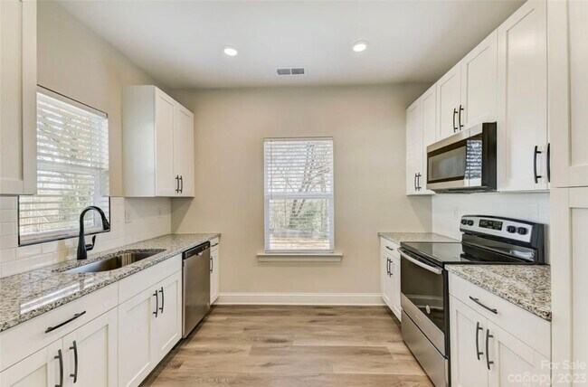 Foto del edificio - 39 Hawthorne St SW