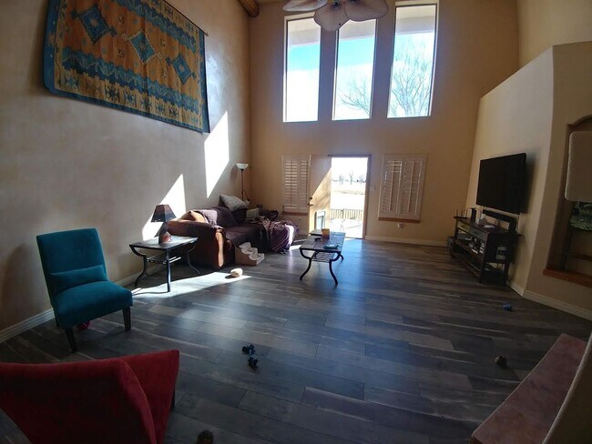 Foto del edificio - 438 Desert Lakes Rd