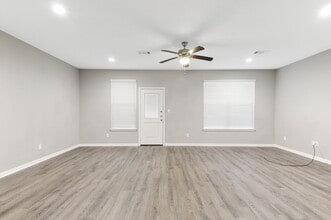 Building Photo - 124 Artesian Way
