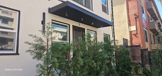Foto del edificio - 537 S Catalina St