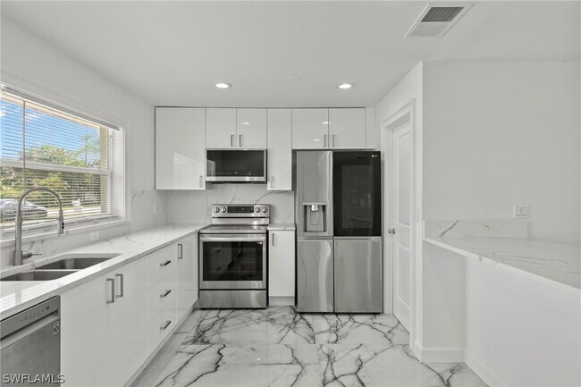 Building Photo - 619 Monterey Ave