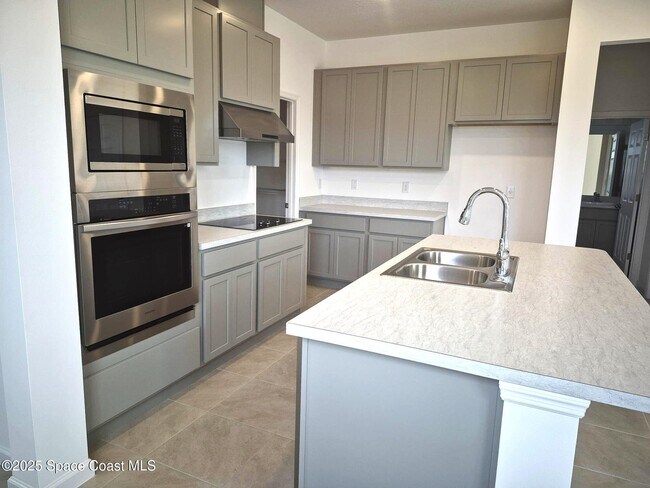 Foto del edificio - 1125 Canfield Cir