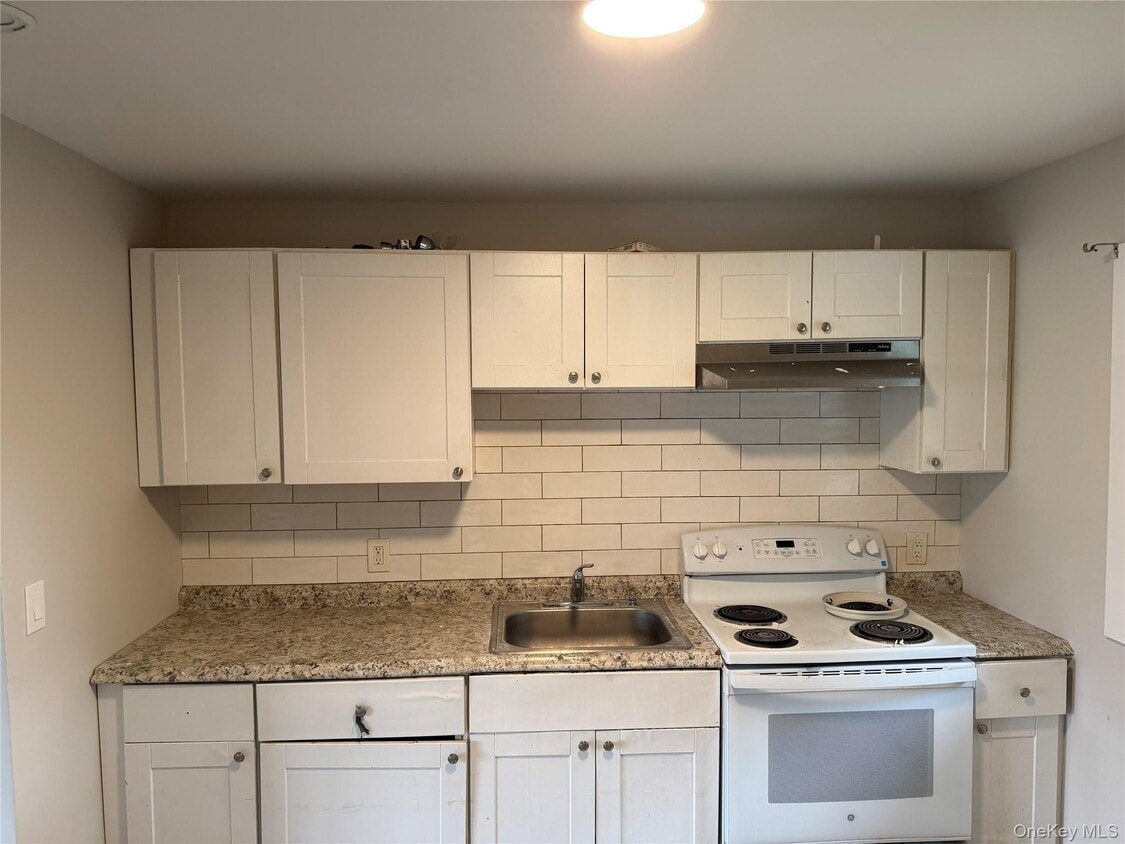 Building Photo - 18 N 15