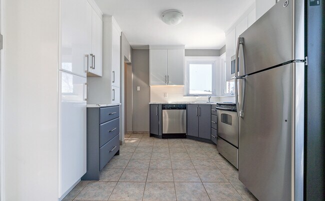 Photo du bâtiment - 480 Edgehill Dr