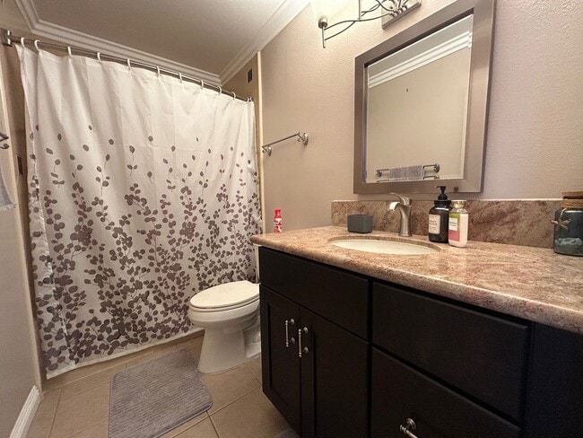 Building Photo - Rent Today!! Stunning 3-Bedroom Condo with Unbeatable Views!