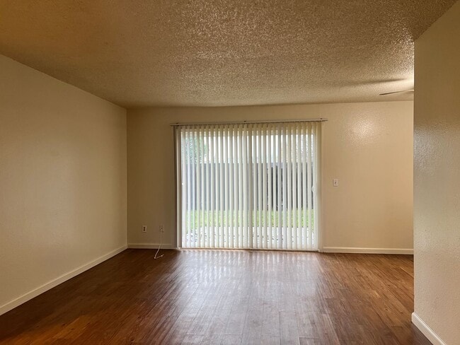 Foto del edificio - 1160/1162 Lisa Court