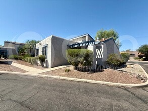 Building Photo - 3402 N Richland Dr