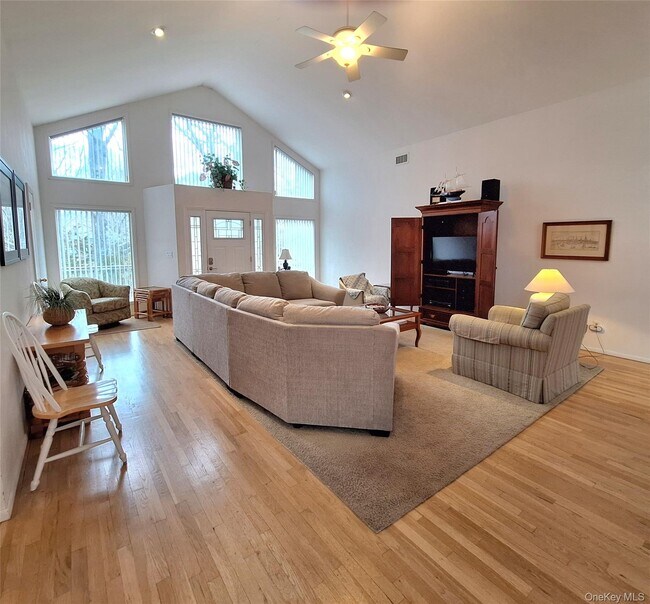 Foto del edificio - 7 Clay Pit Rd