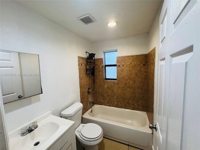 Foto del edificio - 536 SW 6th Terrace