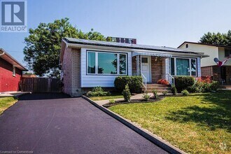 Building Photo - 19 Meadowlark Dr