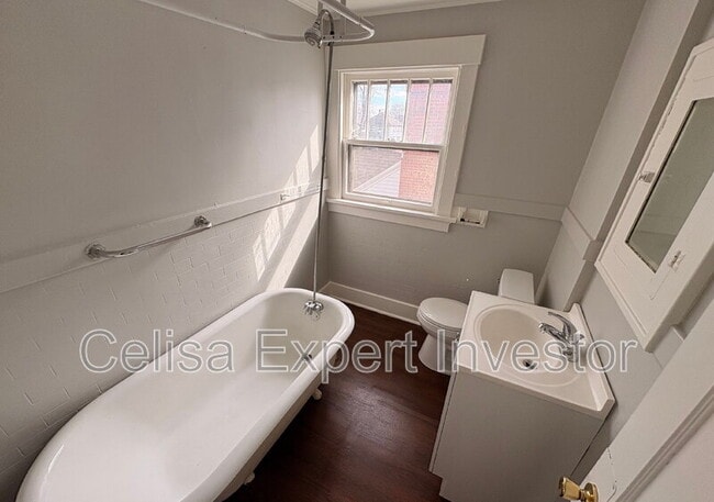 Foto del edificio - 227 W Darrow Ave