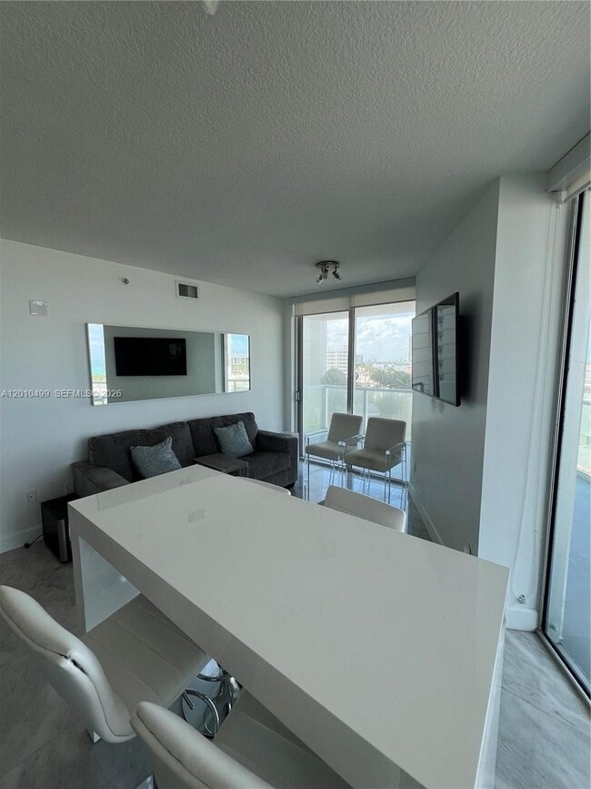 Foto del edificio - 6700 Indian Creek Dr