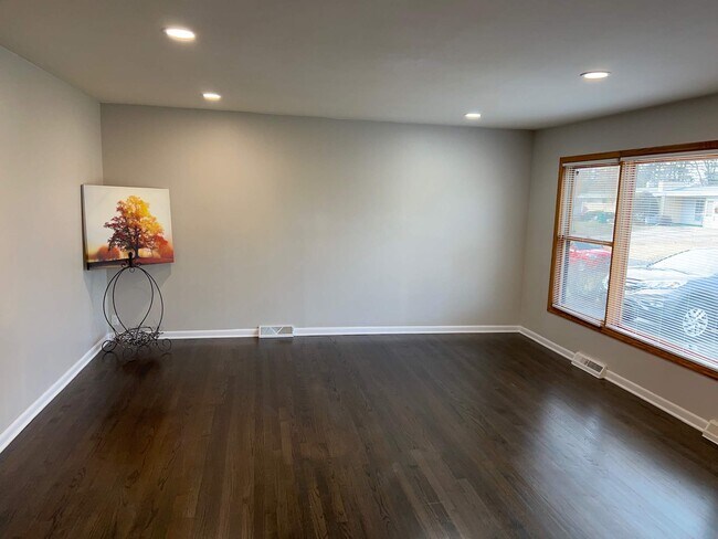 Building Photo - 25639 W Chesney Dr