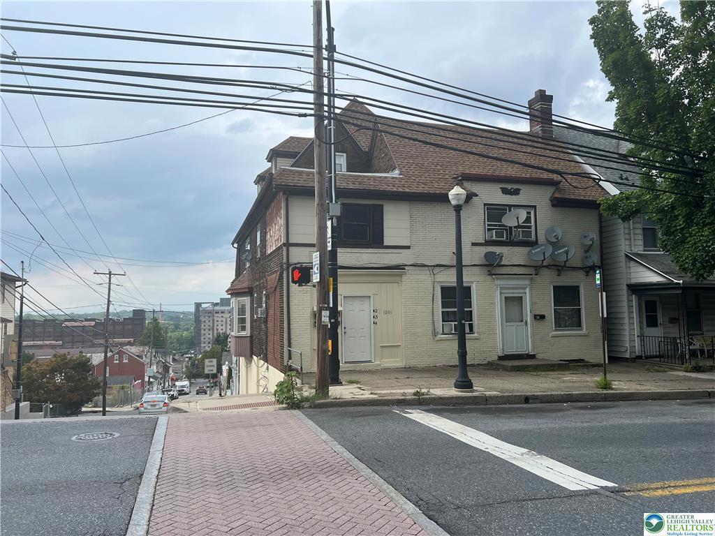 Foto principal - 1201 E 4th St