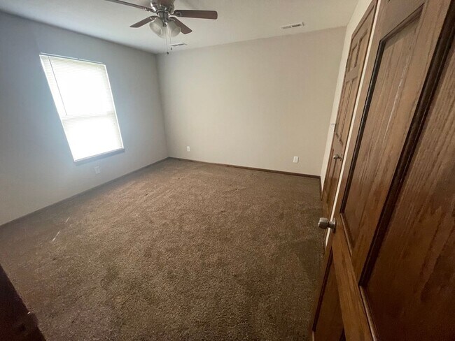 Foto del edificio - 305 N Dogwood