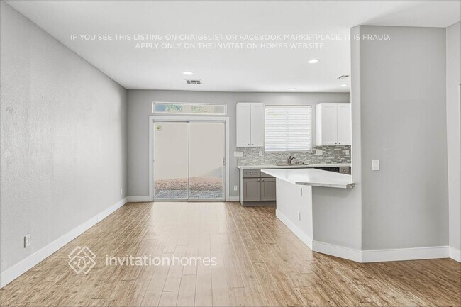 Foto del edificio - 8121 Indigo Gully Ct