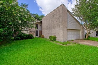Building Photo - 13119 Hollowcreek Park Dr