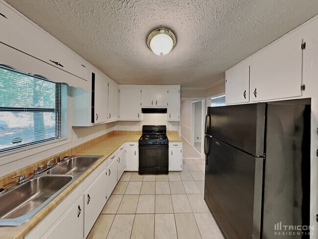 Building Photo - 5040 Sumit Wood Dr NW