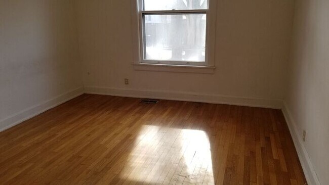 Foto del edificio - 312 W 6th St