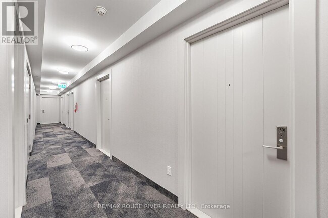 Photo du bâtiment - 2550-2550 Simcoe St N