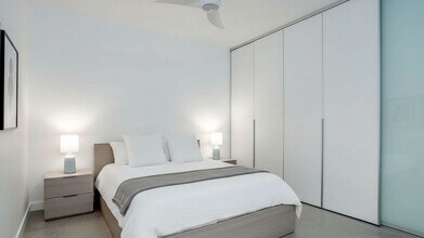 Building Photo - 49 King St