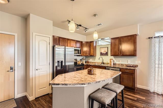 Building Photo - 10176 Park Meadows Dr