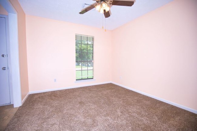 Building Photo - Prattville!! Camellia Woods