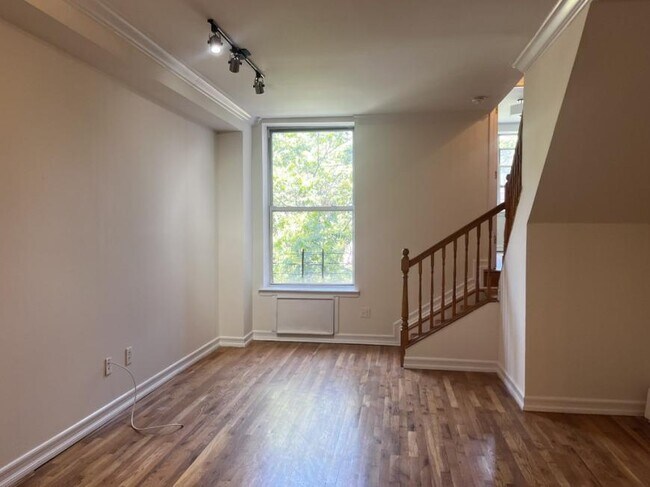 Building Photo - 3 bedroom in New York NY 10019