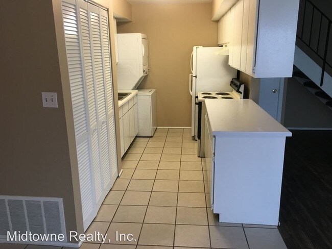 Foto del edificio - 4810 Woodmark Dr