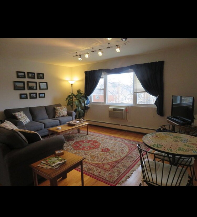 711 Austin St Unit 303, Evanston, IL 60202 Condo for Rent in Evanston