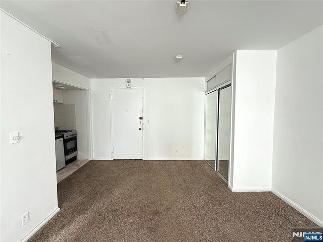 Building Photo - 3060 Edwin Ave