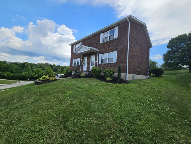 Side view of building - 265 N Ashbrook Cir