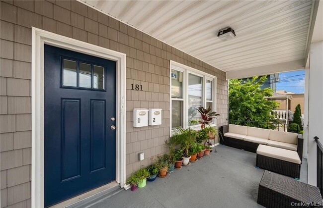 Building Photo - 1-81 Beach 90th St