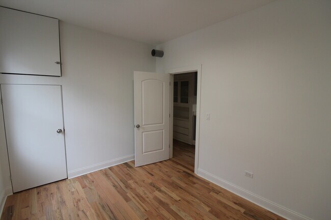 Foto del edificio - 2245 W Augusta Blvd