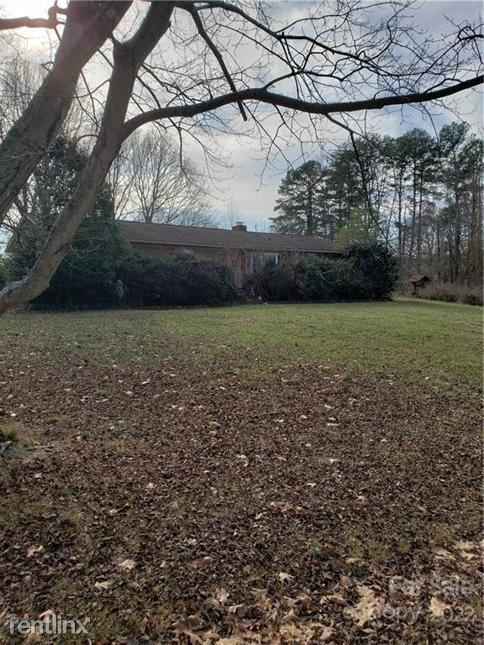 Building Photo - 3 br, 1 bath House - 1801 R Gemway Drive