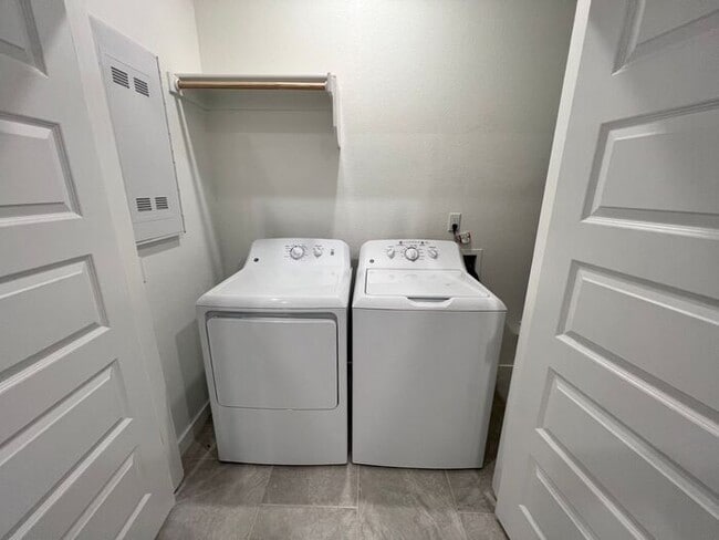 Building Photo - 2/1 Flat | Endura Park- Brand New Apartmen...