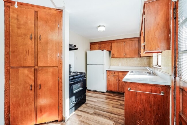 Foto del edificio - 154-156-156 N Huron Ave