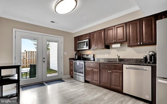 Building Photo - 577 Lancaster Pl